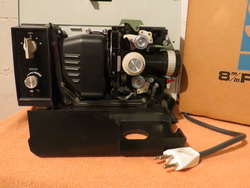 Projektor ELMO SP-F und Leinwand