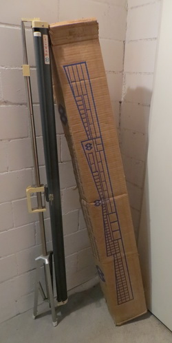 Projektor ELMO SP-F und Leinwand