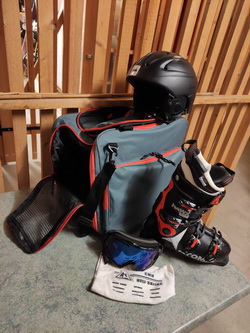 Ski, Skisack, Skijacke, Skihose, Skischuhe und varia